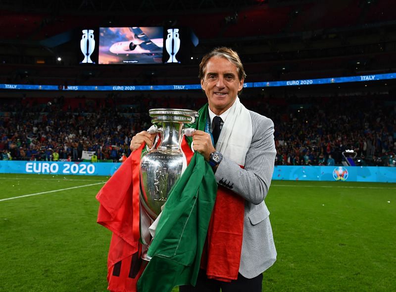 Roberto Mancini poses with Italy's Euro 2020 trophy.